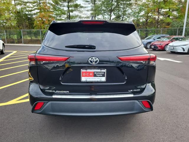 2022 toyota highlander le