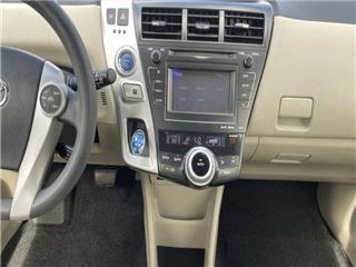 2013 Toyota Prius v (+) door 3