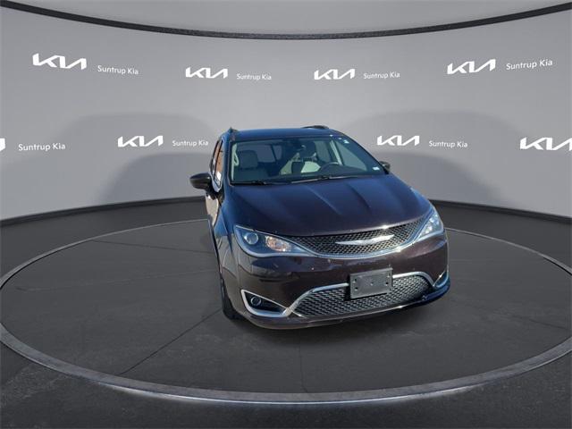 2017 chrysler pacifica touring-l