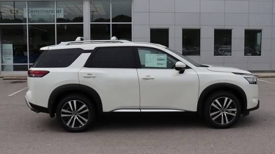 2024 Nissan Pathfinder platinum