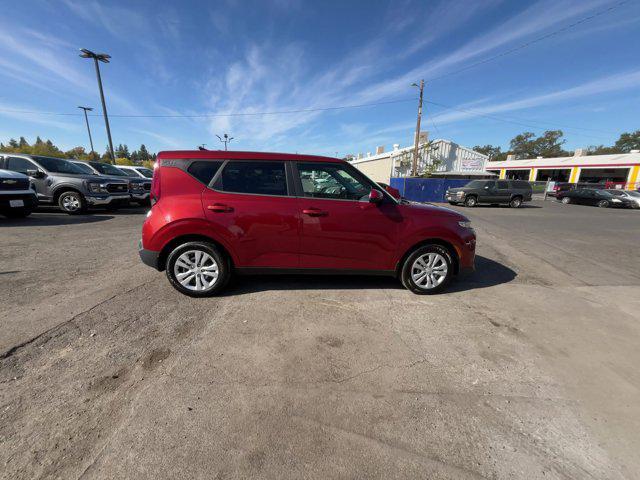 2022 kia soul lx