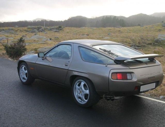 porsche 928 s with manual dogleg gearbox