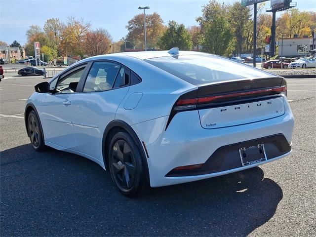 2024 toyota prius le