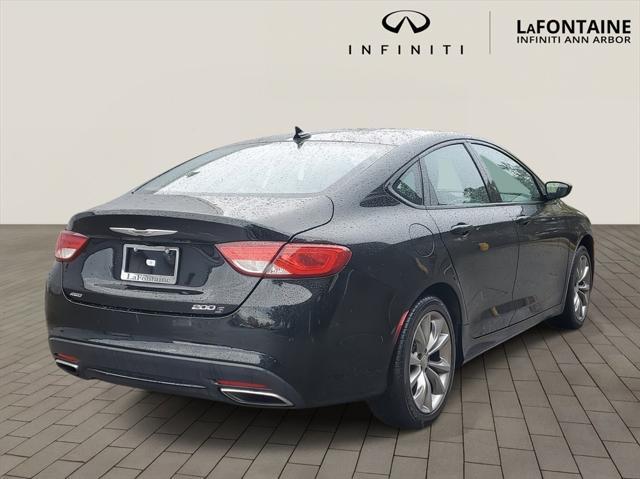 2015 chrysler 200 s