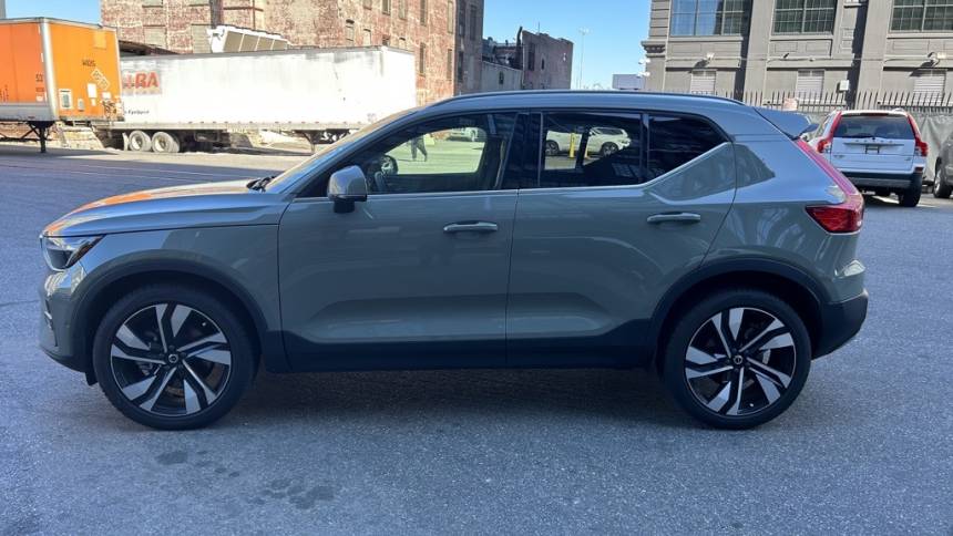 2023 volvo xc40 b5 plus bright theme