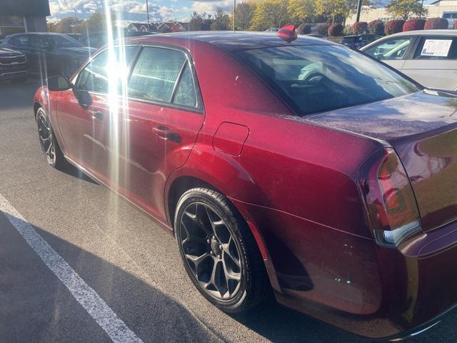 2019 chrysler 300 s