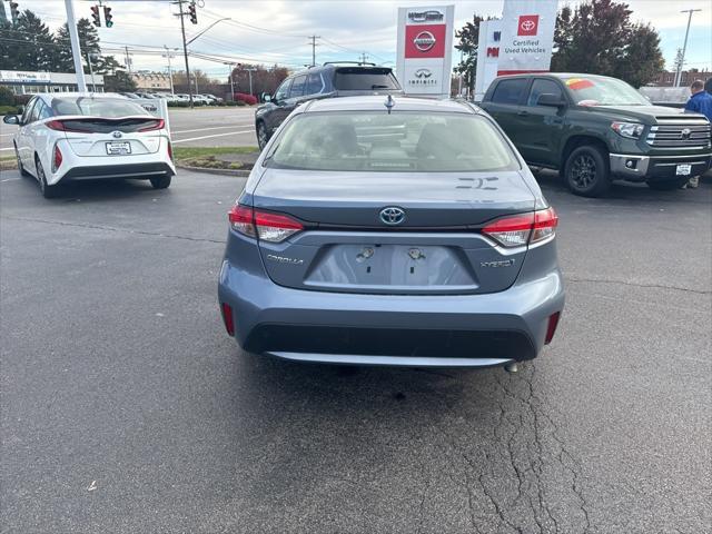 2022 toyota corolla hybrid le