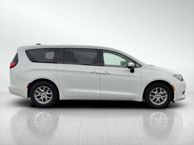 2021 chrysler voyager lx