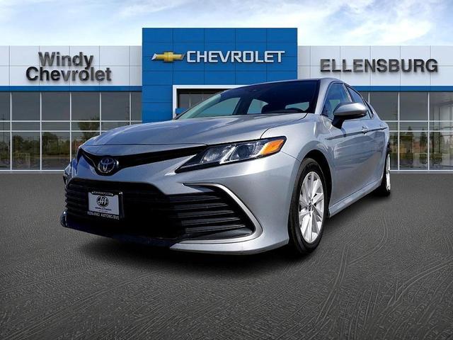 2022 toyota camry le