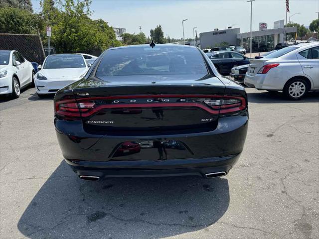 2017 dodge charger sxt