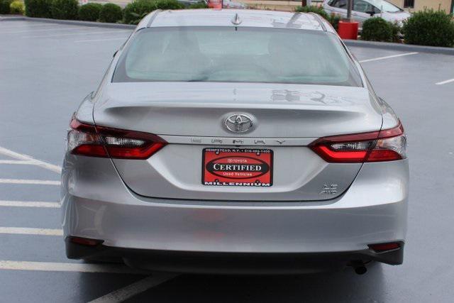 2022 toyota camry le