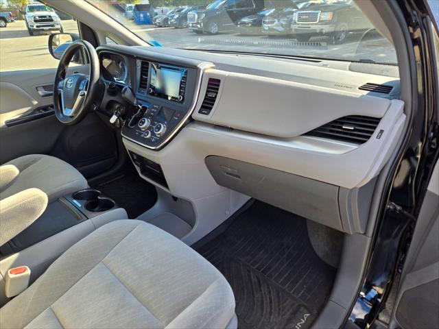 2018 toyota sienna le