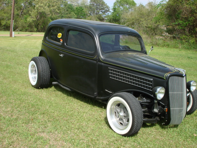1935 ford sedan hot rod
