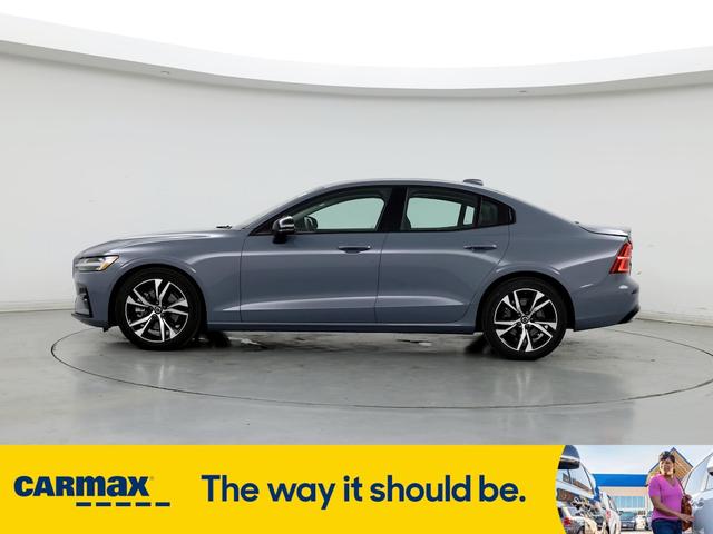 2024 volvo s60 b5 plus dark theme