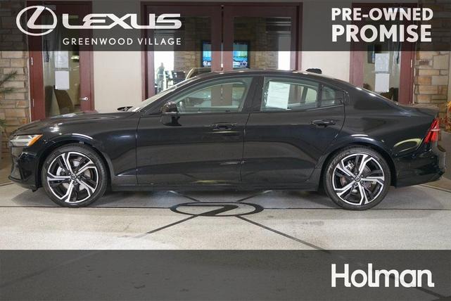 2024 volvo s60 b5 ultimate dark theme