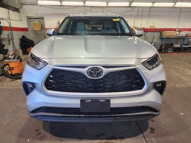 2024 toyota highlander le