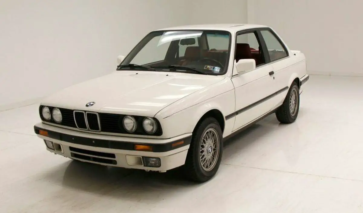 2.5 liter inline 6/snazzy red leather/alpineweiss exterior/daily driver