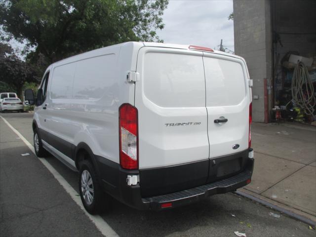 2019 ford transit-250 base