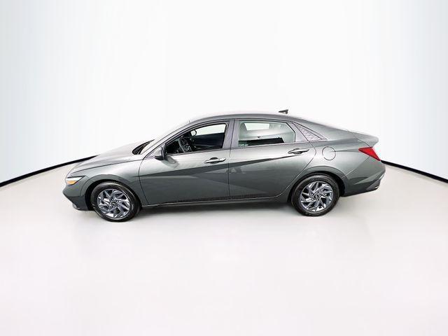 2024 hyundai elantra hev blue