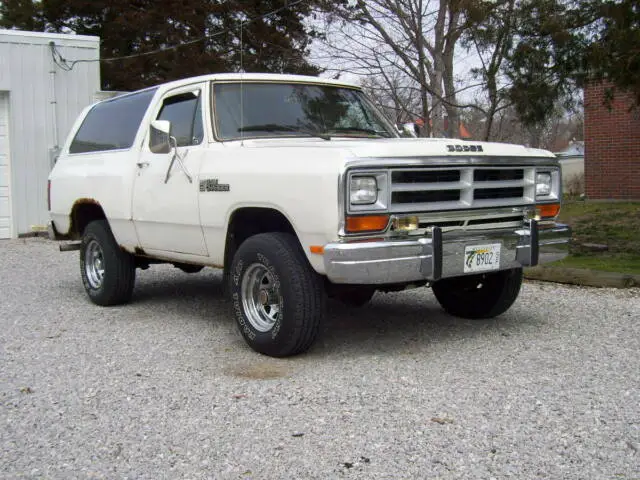 clean 1987 dodge ramcharger 4 x 4 318 v8 auto ac cruise rubber floor