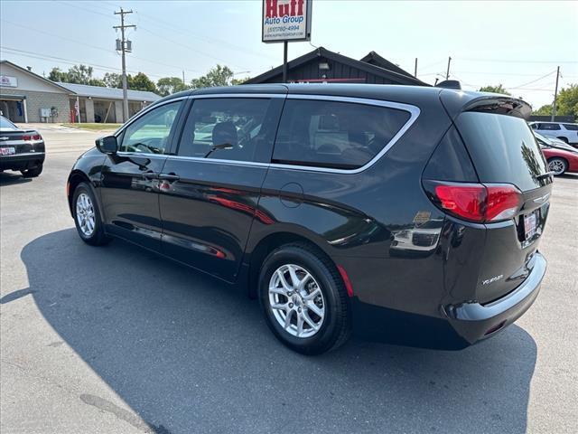 2023 chrysler voyager lx