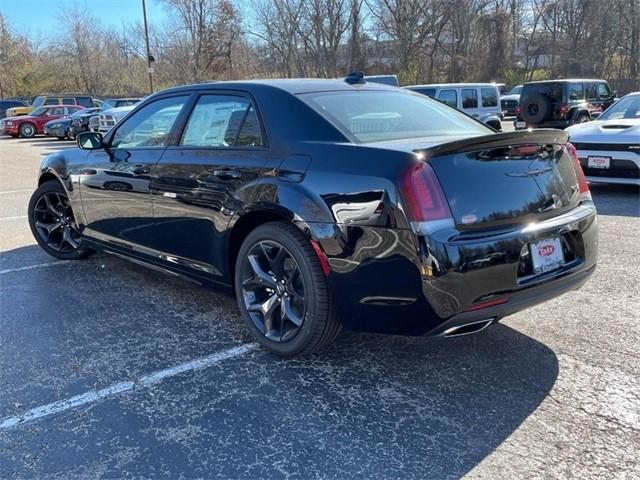 2023 chrysler 300 s