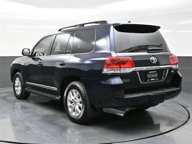 2016 toyota land cruiser base