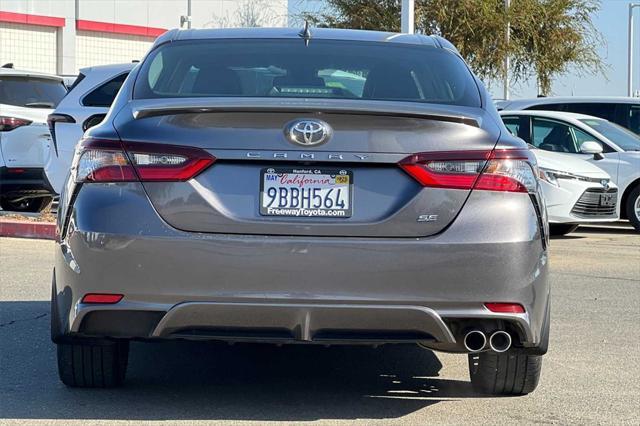 2022 toyota camry se