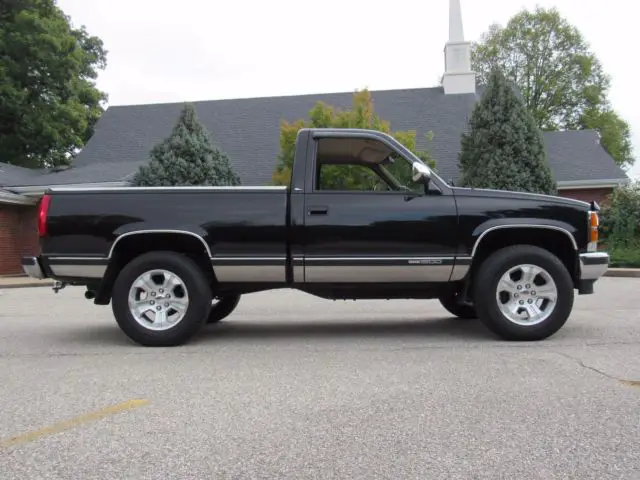 1994 gmc sierra short wide 4x4 with 120,000 nice shape runs & drives terrific