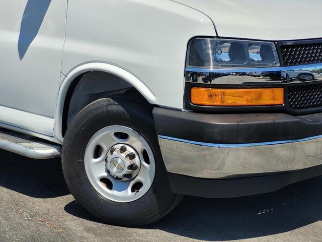 2022 chevrolet express 2500 work van