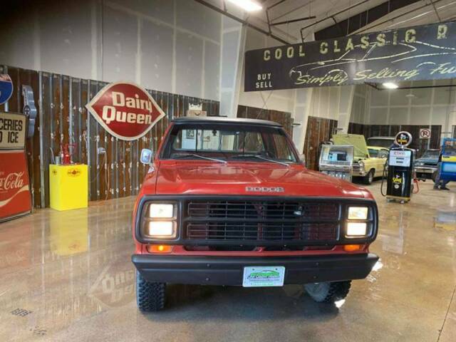 dodge 150 4x4 burgundy with 31,575 miles, for sale!