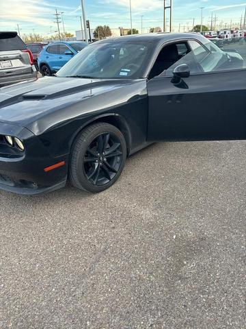 2017 dodge challenger sxt