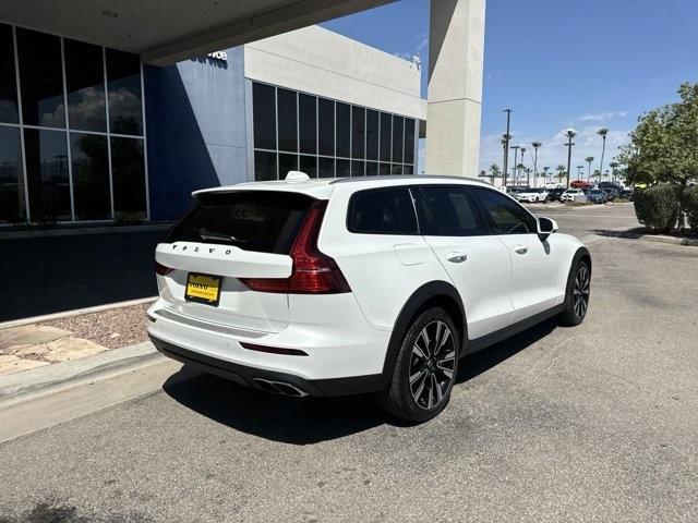 2022 volvo v60 cross country t5