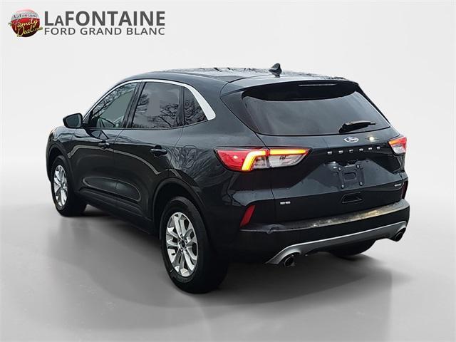 2022 ford escape se
