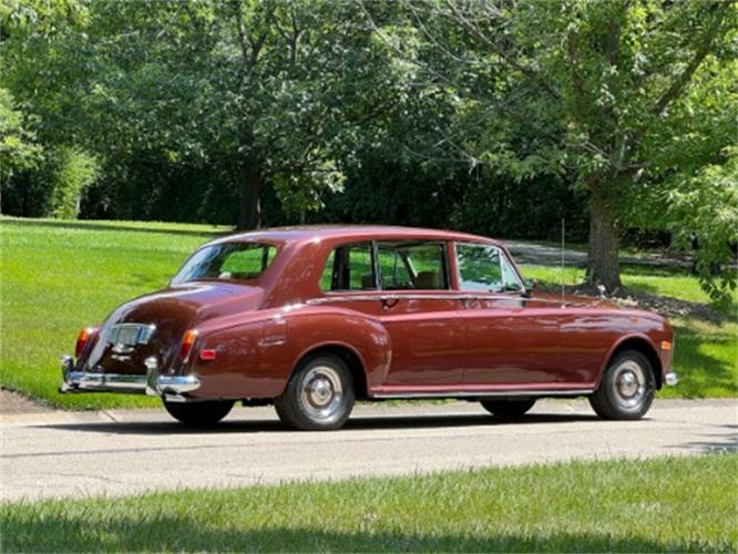 1976 rolls-royce phantom vi in astoria, new york