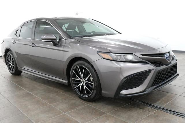 2022 toyota camry hybrid se