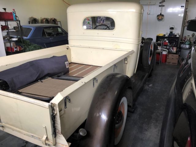1936 international c1 1/2 ton pickup no rust runs like a top