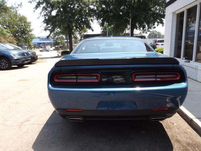2022 dodge challenger sxt