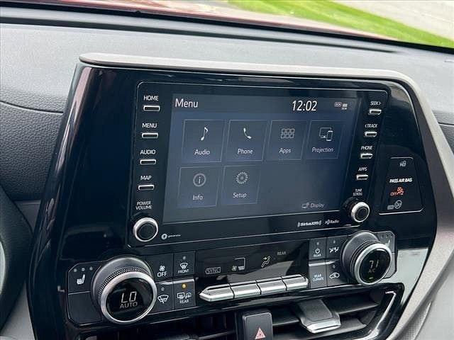 2020 toyota highlander xle in alton, illinois