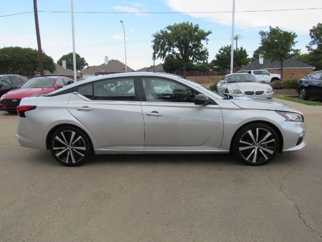 2022 nissan altima sr fwd