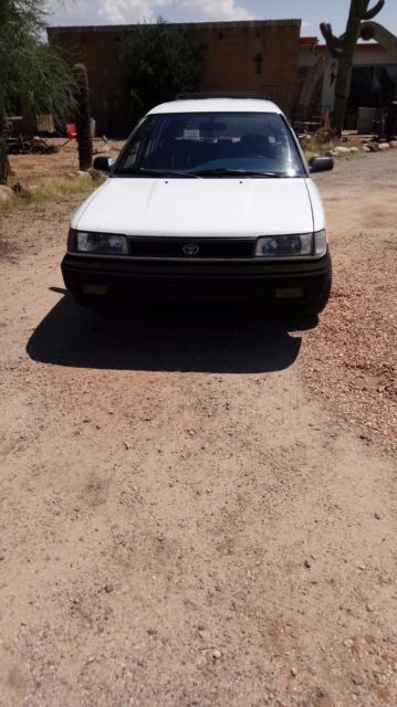 1992 toyota corolla station wagon~ 5 speed~