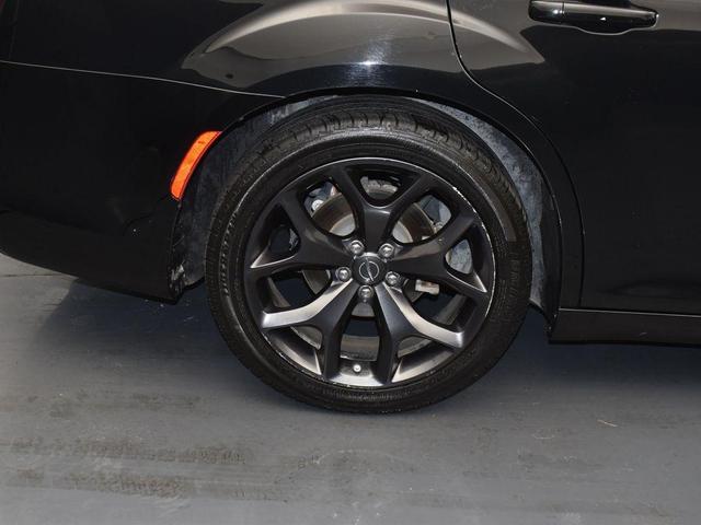 2023 chrysler 300 s