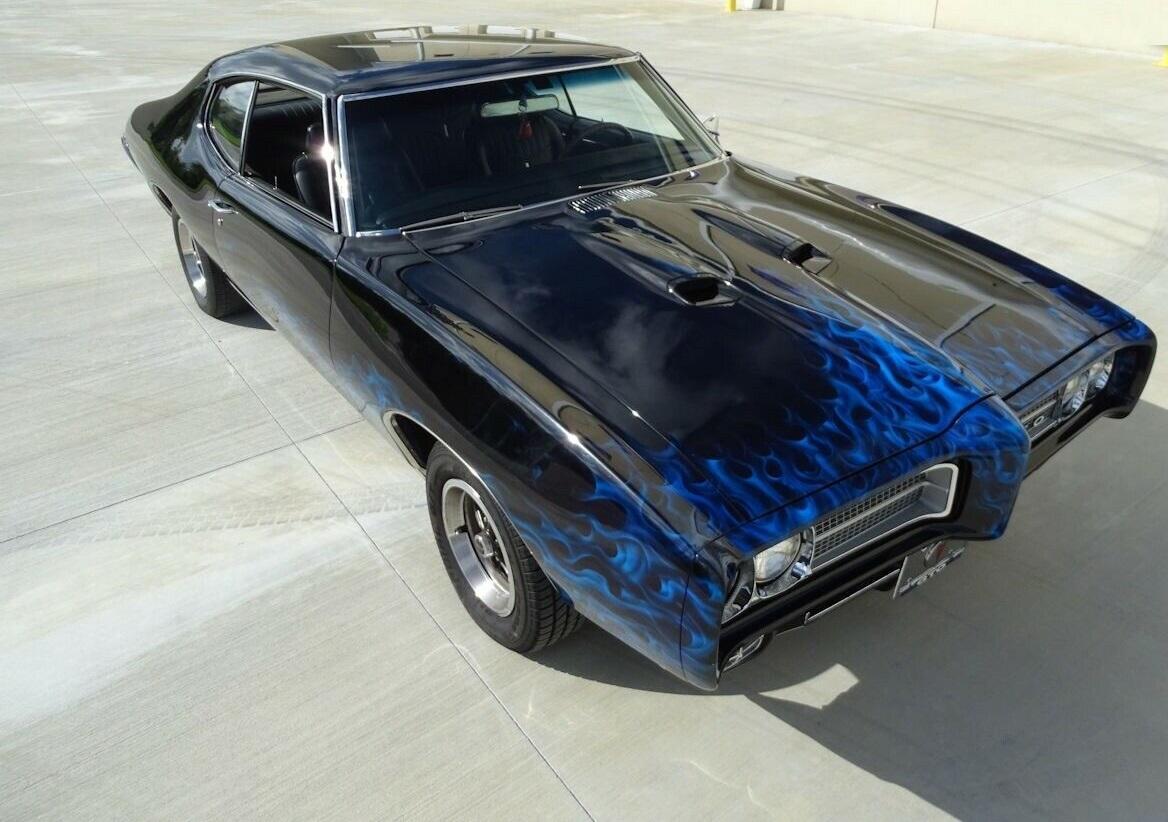 1969 pontiac gto custom paint scheme with blue flames