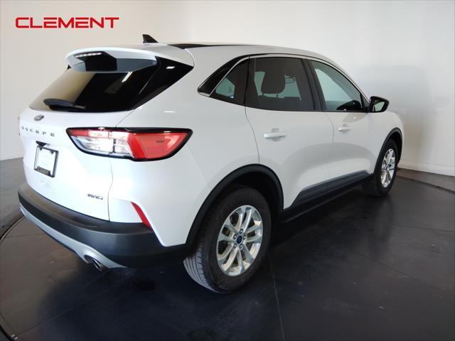 2022 ford escape se