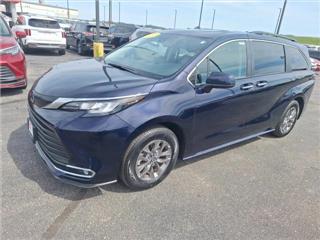 2023 Toyota Sienna xle 8-passenger