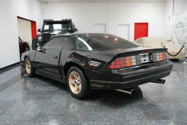 1988 chevrolet camaro, black with 43600 miles available now!