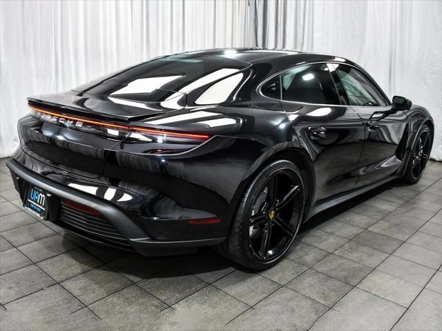 2022 porsche taycan base