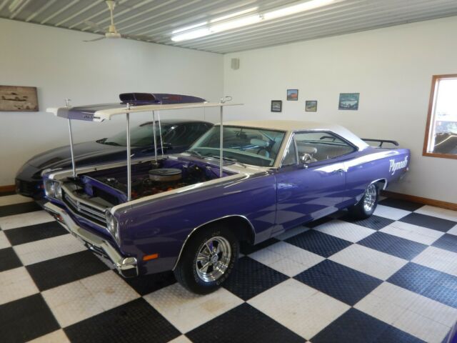 1969 plymouth road runner 440 plum crazy purple hot rod muscle car