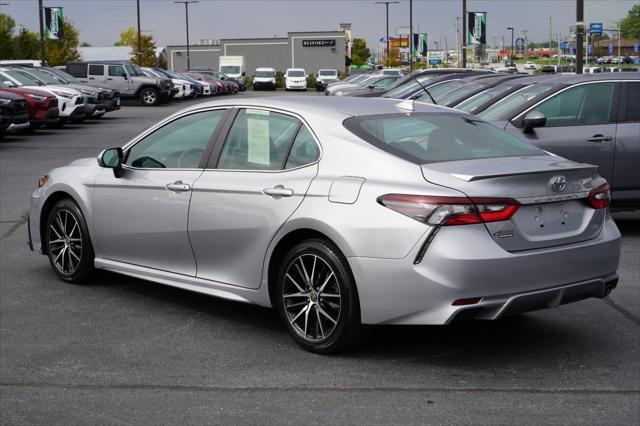 2022 toyota camry se