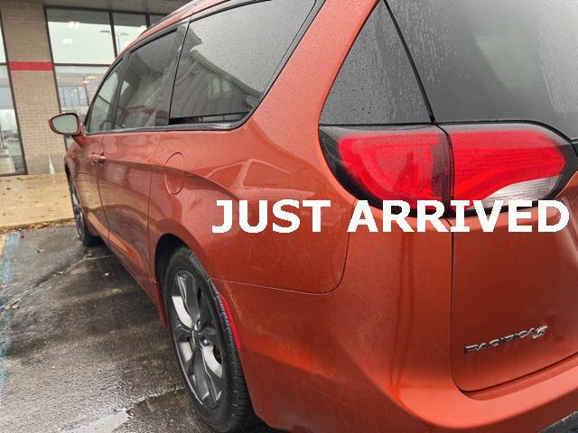 2018 chrysler pacifica touring-l